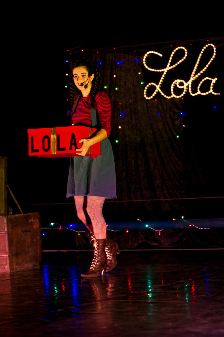 spectacle lola